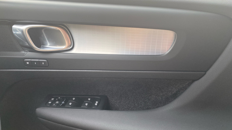 Volvo XC40 2.0 B3P Plus Dark 5dr Auto Petrol Estate